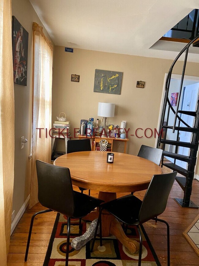 Building Photo - 195 Meigs St