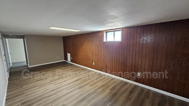 Building Photo - 7855 Kenwood St