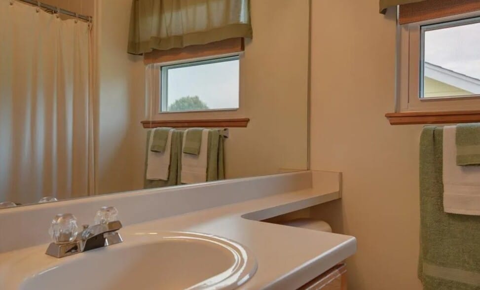 Building Photo - 6151 Oakwood Blvd