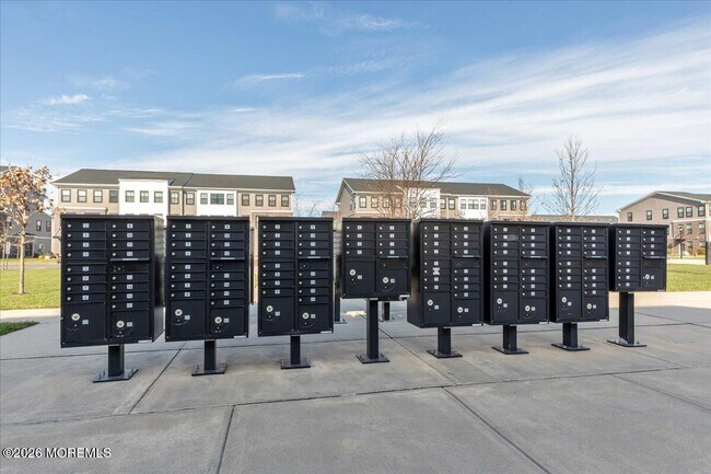 Building Photo - 29 Midway Rd N