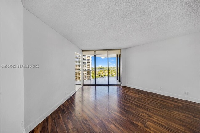 Building Photo - 3610 Yacht Club Dr