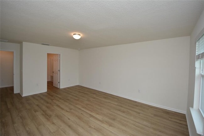 Building Photo - 19 Waverly Ln