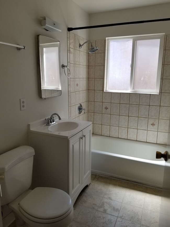 Building Photo - Occupied, do not disturb tenants. 2br duplex with carport and stackable washer/dryer included!