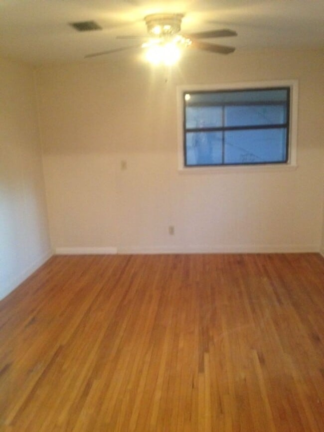 Building Photo - Charming 4BR/2BA Home with Elegant Features and Outdoor Bliss!