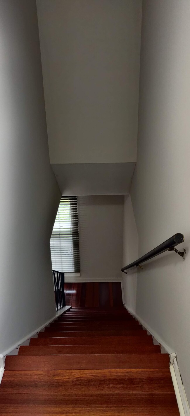 steps to bedrooms - 111 41st St