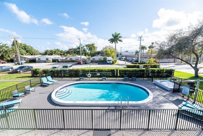 Building Photo - 1401 NE 17th Ct