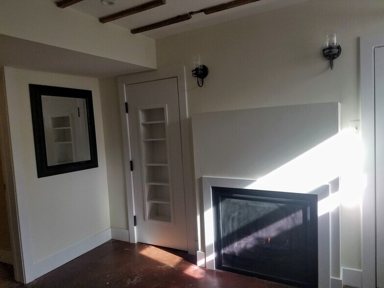 Building Photo - 7432 Piney Branch Rd