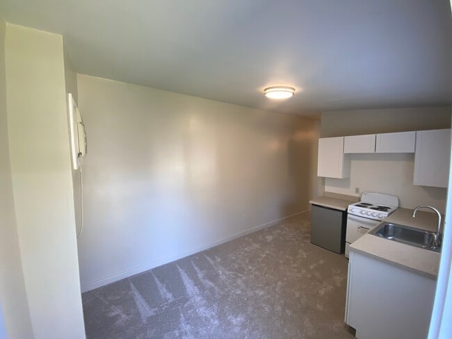 Building Photo - 804 Henry Clay Ave