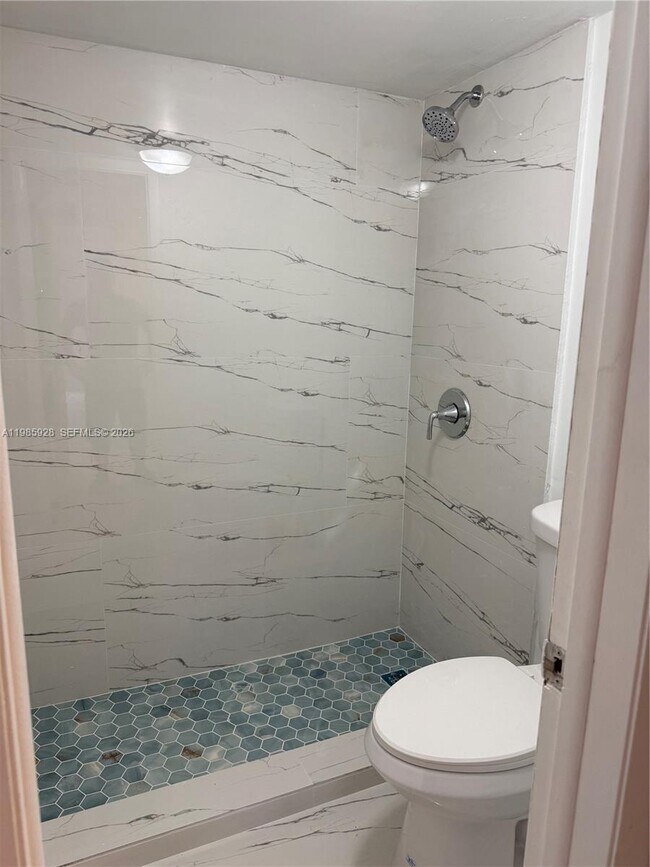 Building Photo - 7170 Fairway Dr