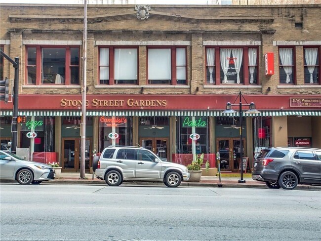 Building Photo - 1505 Elm St