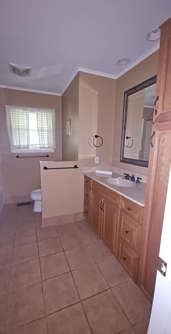 Building Photo - Beautiful 3 bed home