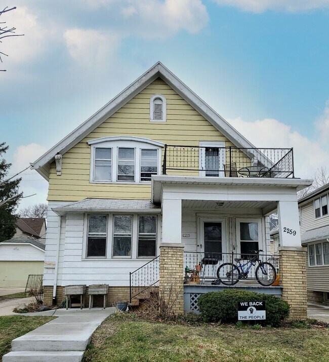 Primary Photo - 72nd Street - 2257-59