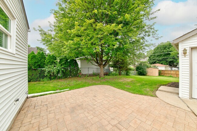 Building Photo - 384 S Wolf Rd