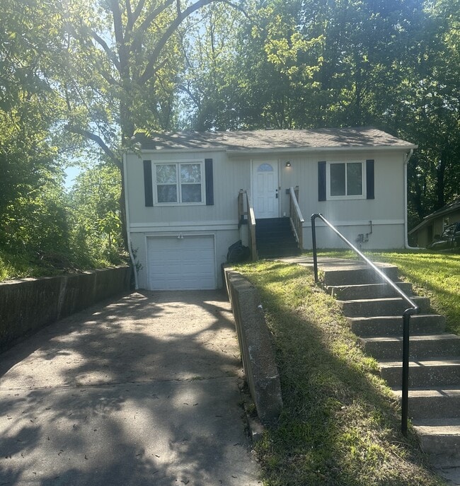 Building Photo - 3920 Spruce Ave
