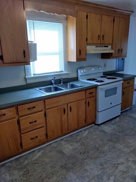 kitchen - 707 Monroe St