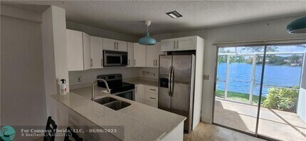 Building Photo - 2828 Edgehill Ln
