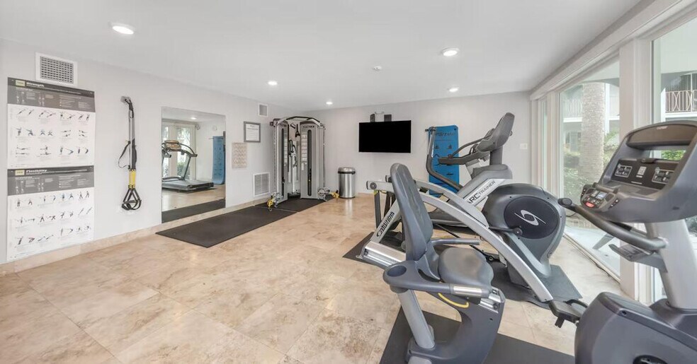 Building Photo - 4401 W Kennedy Blvd