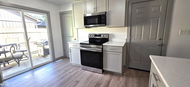 Building Photo - 8421 Banyan Ln