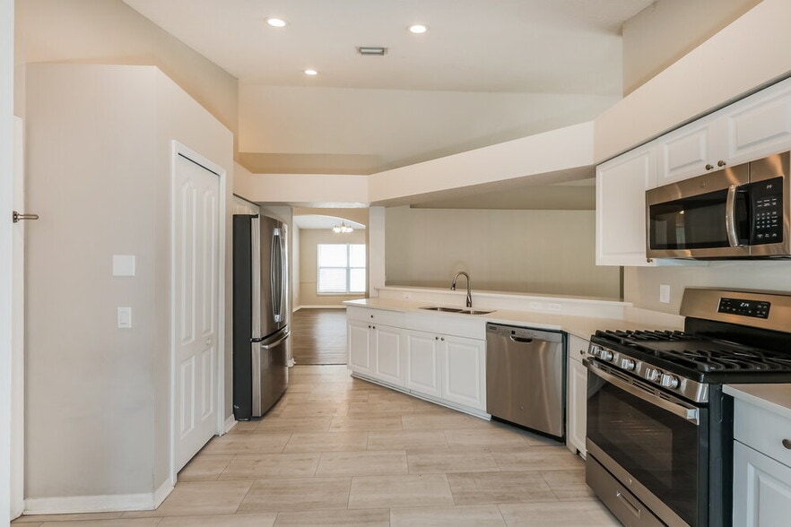 Building Photo - 29611 Birds Eye Dr