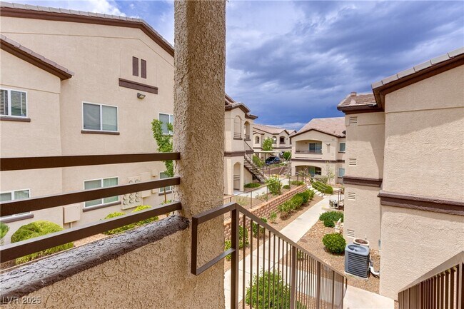 Building Photo - 2291 W Horizon Ridge Pkwy