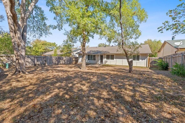 Building Photo - 3930 Leafield Dr