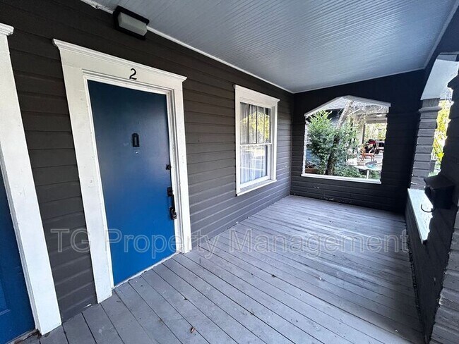 Building Photo - 2561 Rosselle St