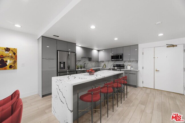 Building Photo - 1118 3rd St