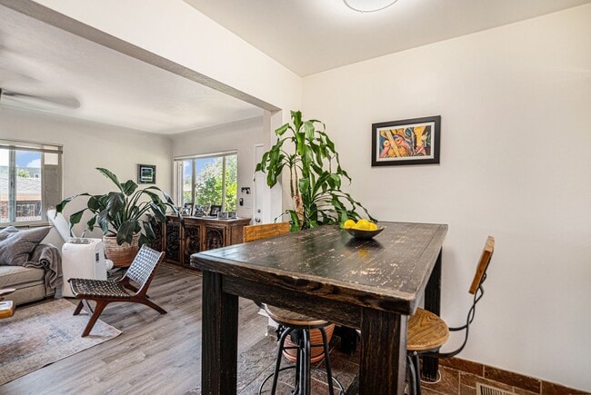Building Photo - Updated 2 Bed | 1.5 Bath Upper Duplex Near...