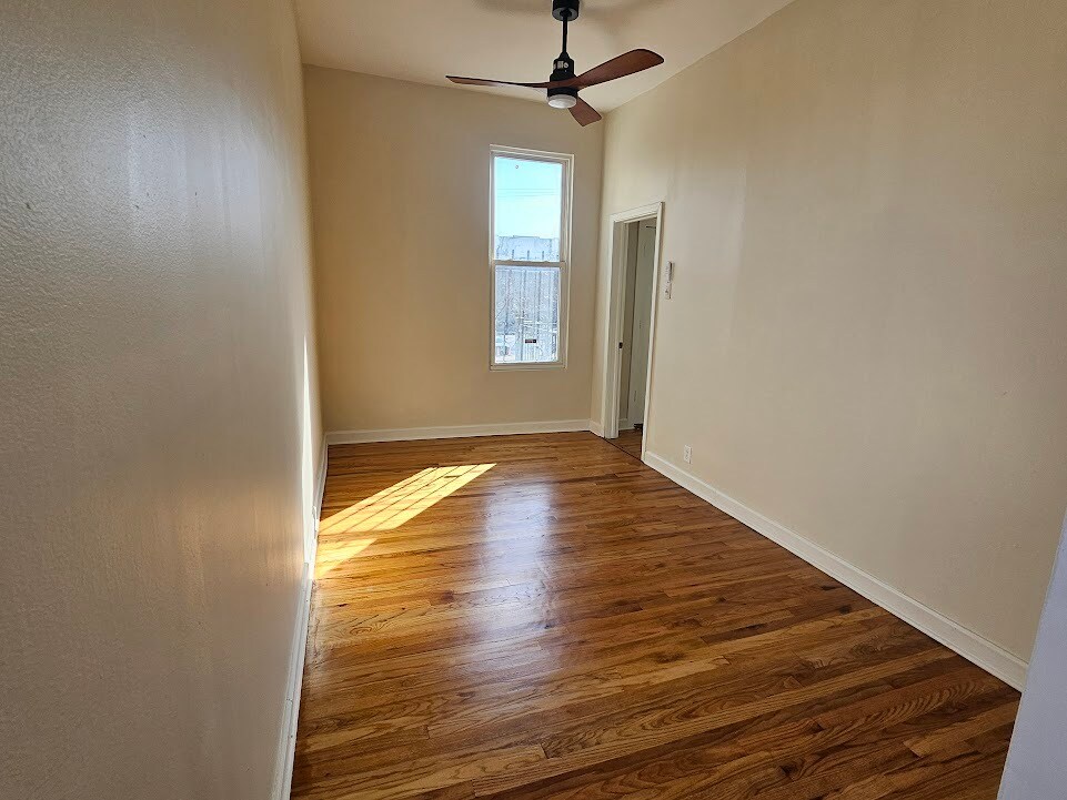 South Bedroom - 2417 W Warren Blvd