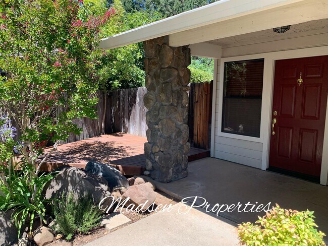 Building Photo - 9 Glenoak Ct