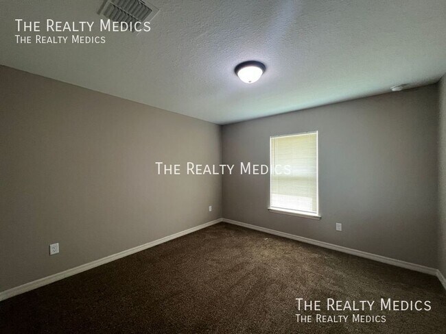 Building Photo - 16147 SW 17th Ave