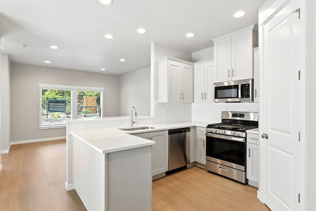 Building Photo - Brand New Townhome in Pleasant Valley Vill...
