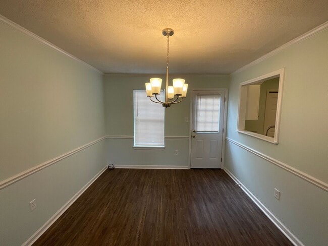 Building Photo - 3924 Miramar Ct