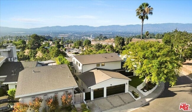 Building Photo - 15655 Castlewoods Dr