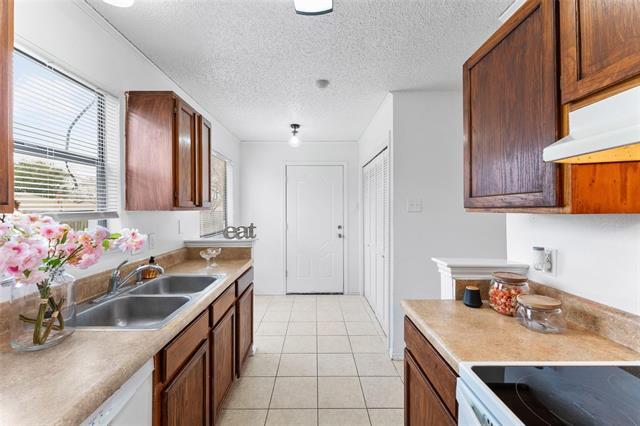 Building Photo - 2923 Tanglewood Dr