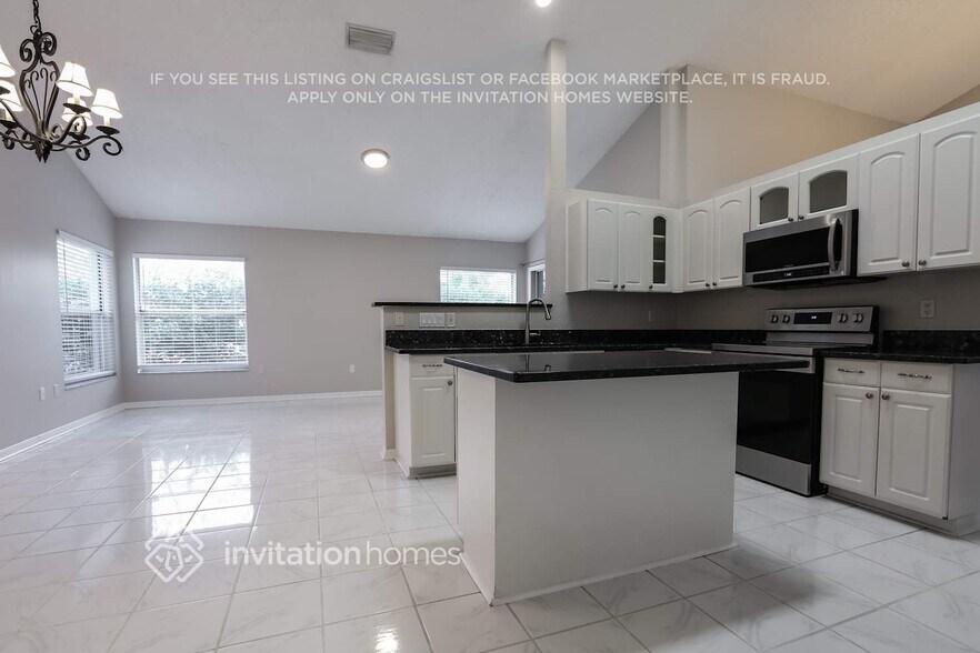 Building Photo - 5604 29th St Cir E