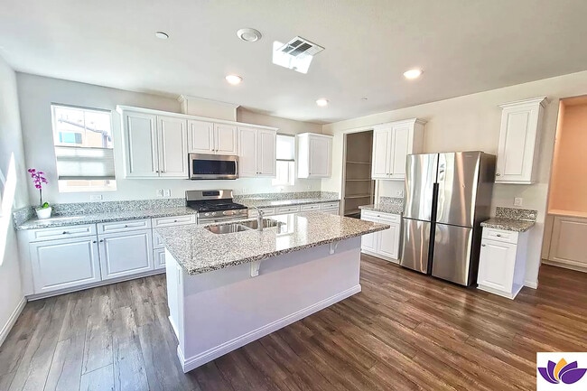 Building Photo - 7245 N Maple Rd