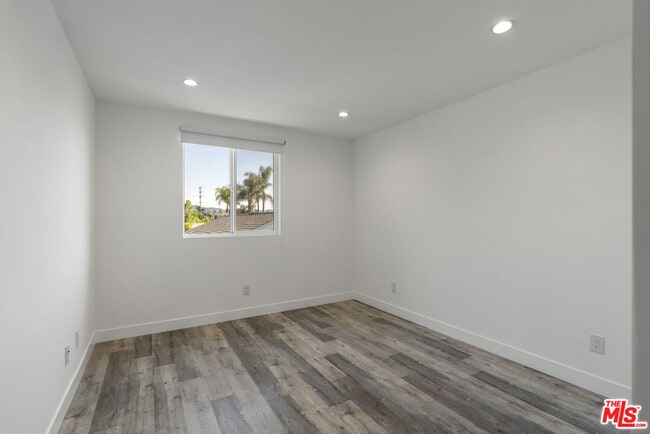 Building Photo - 5645 Willowcrest Ave