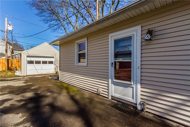 Building Photo - 270 Ashbourne Rd