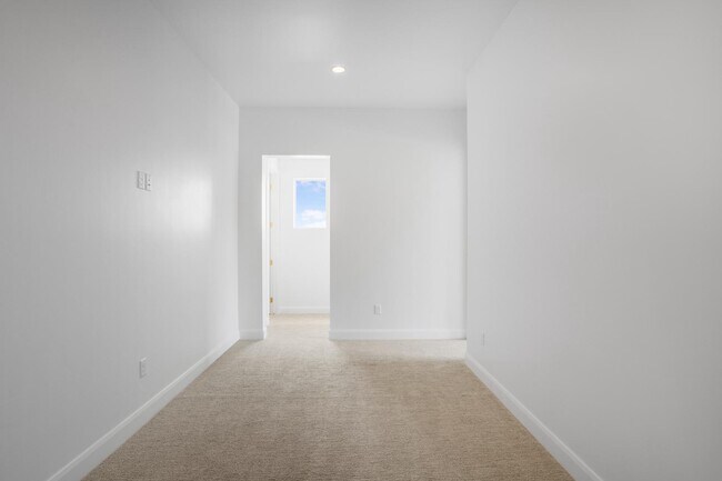Building Photo - 1008 Manen St