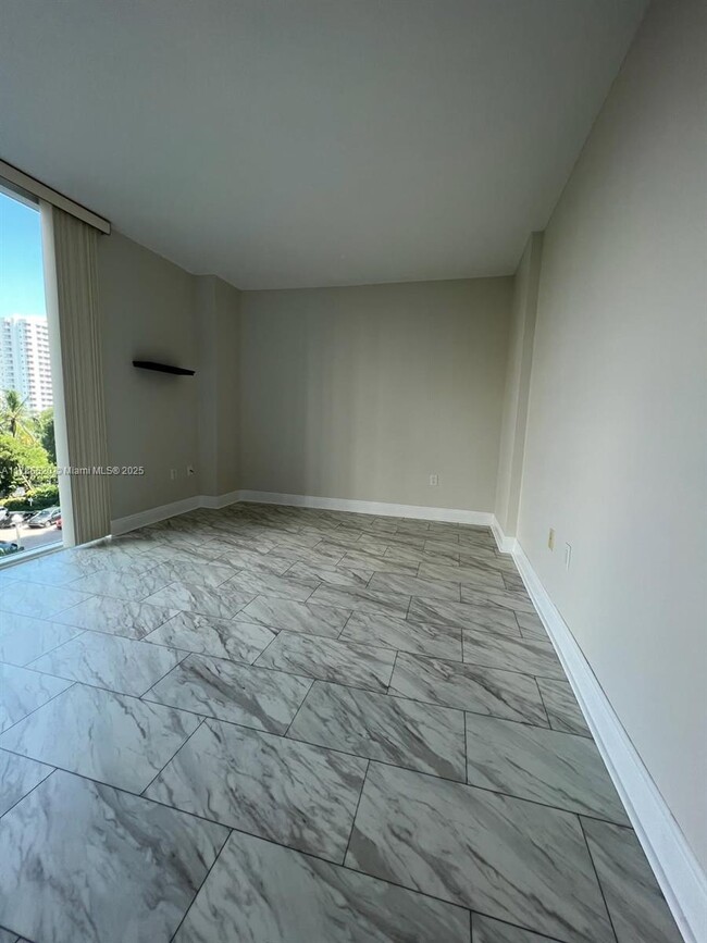 Building Photo - 3370 Hidden Bay Dr
