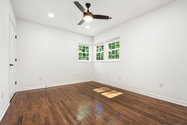 Building Photo - Charming, thoughtfully renovated 2 bed/1 bath in Northgate Park!