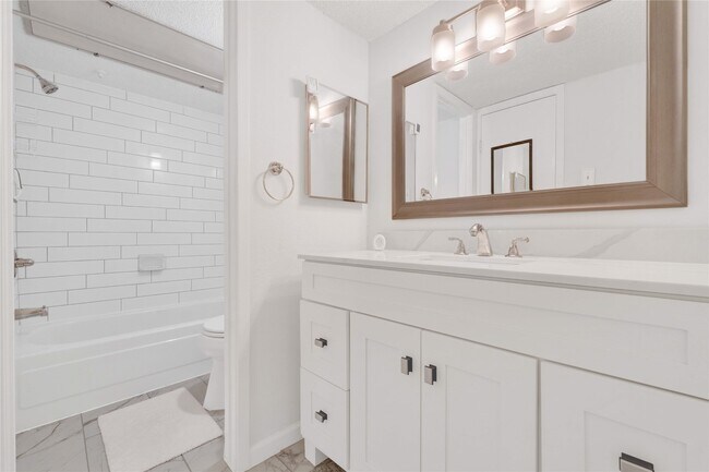 Building Photo - 2800 Jeanetta St