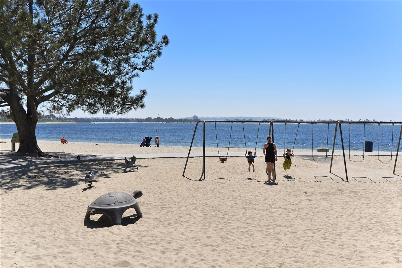 Fanuel Park next door - 1327 La Palma St