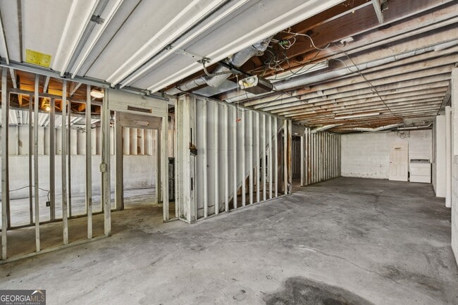 Building Photo - 5659 Whispering Pines Rd