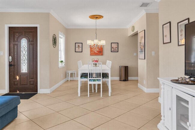 Building Photo - 3221 Seaward Dr