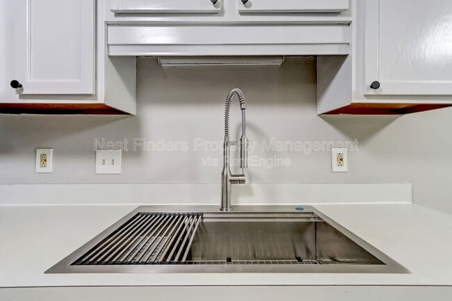 Building Photo - 10460 Roxbury Ln