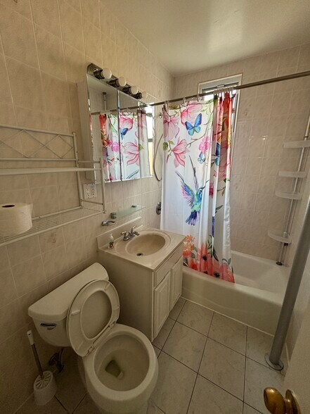 bath - 2333 E 24th St