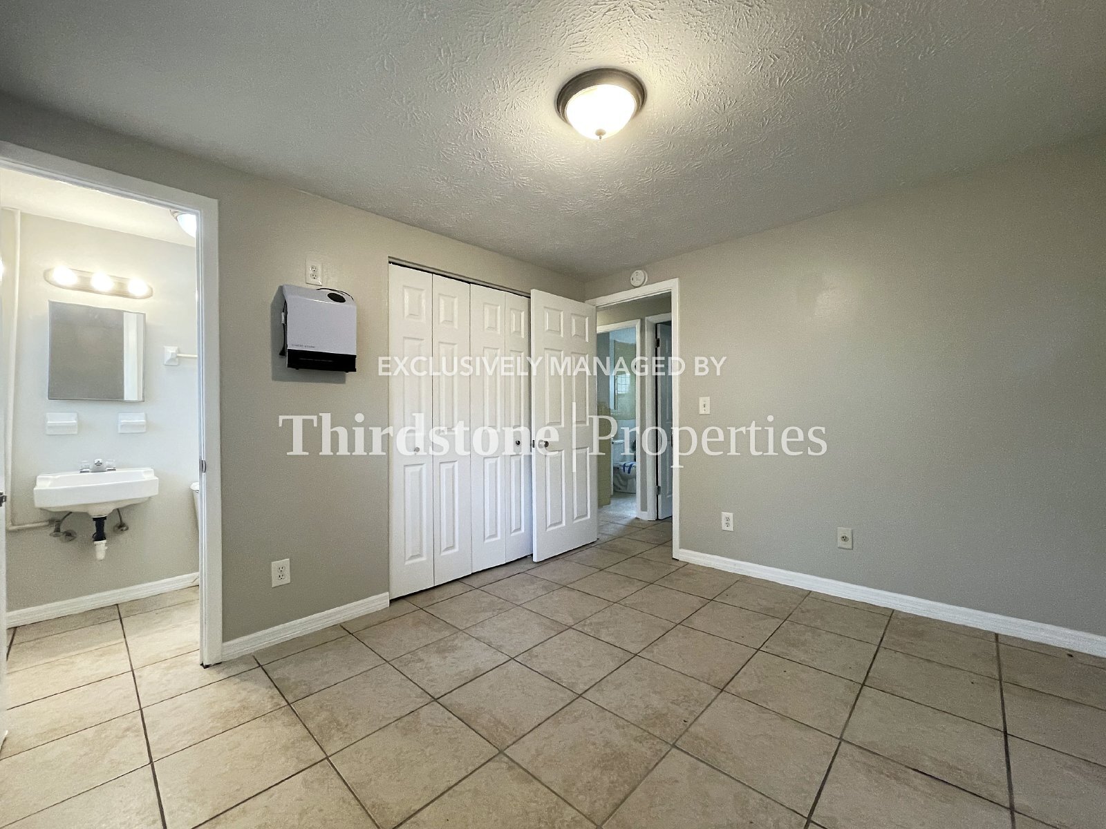 Building Photo - 2912 W 15th St