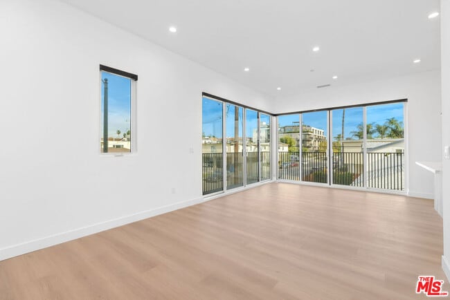 Building Photo - 3839 Wade St